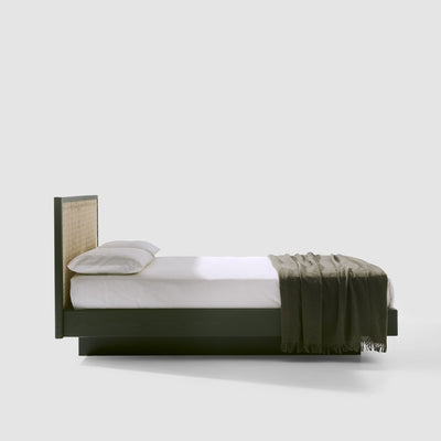 AWASE Wooden Bed - Woven Headboard Bed in Verde Ginepro - Bolzan | Milola