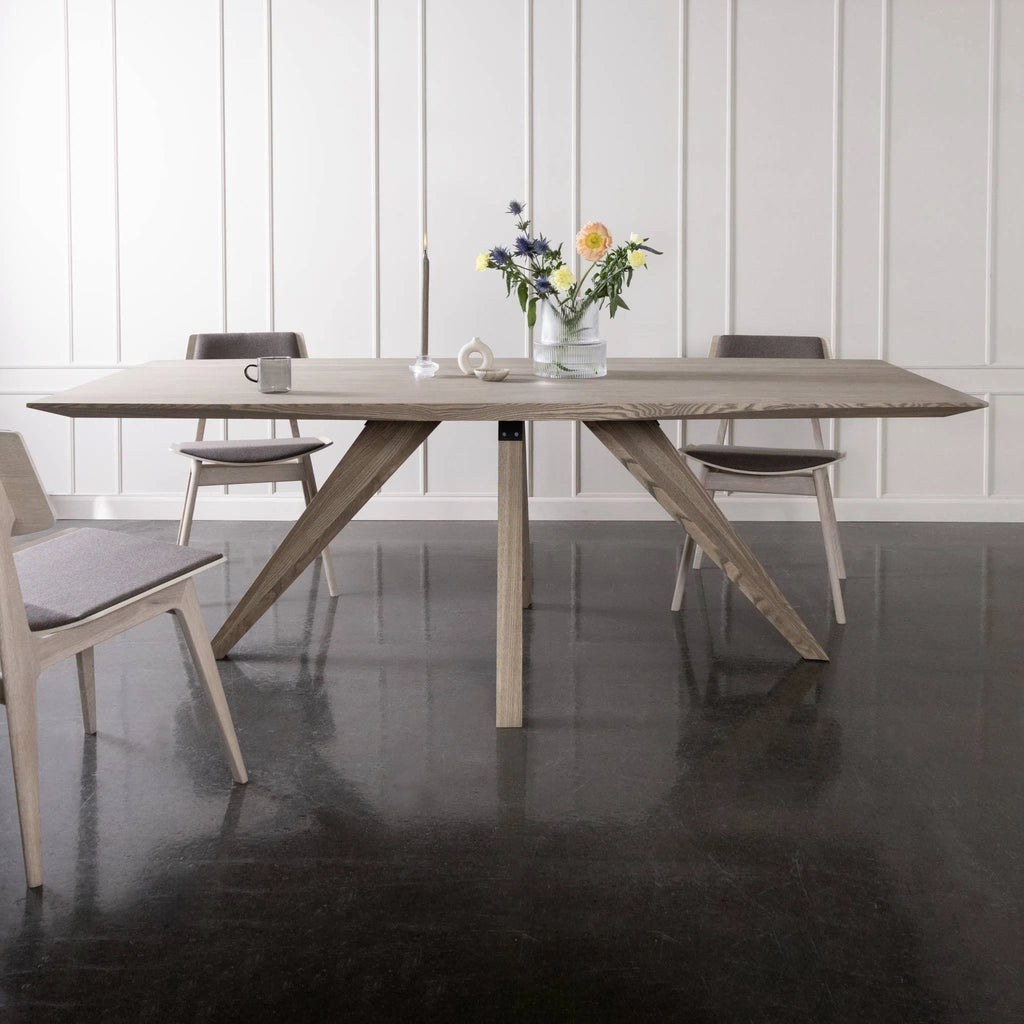 FACETTO - Wooden Dining Table - Minimalist Design - Kristensen Kristensen | Milola